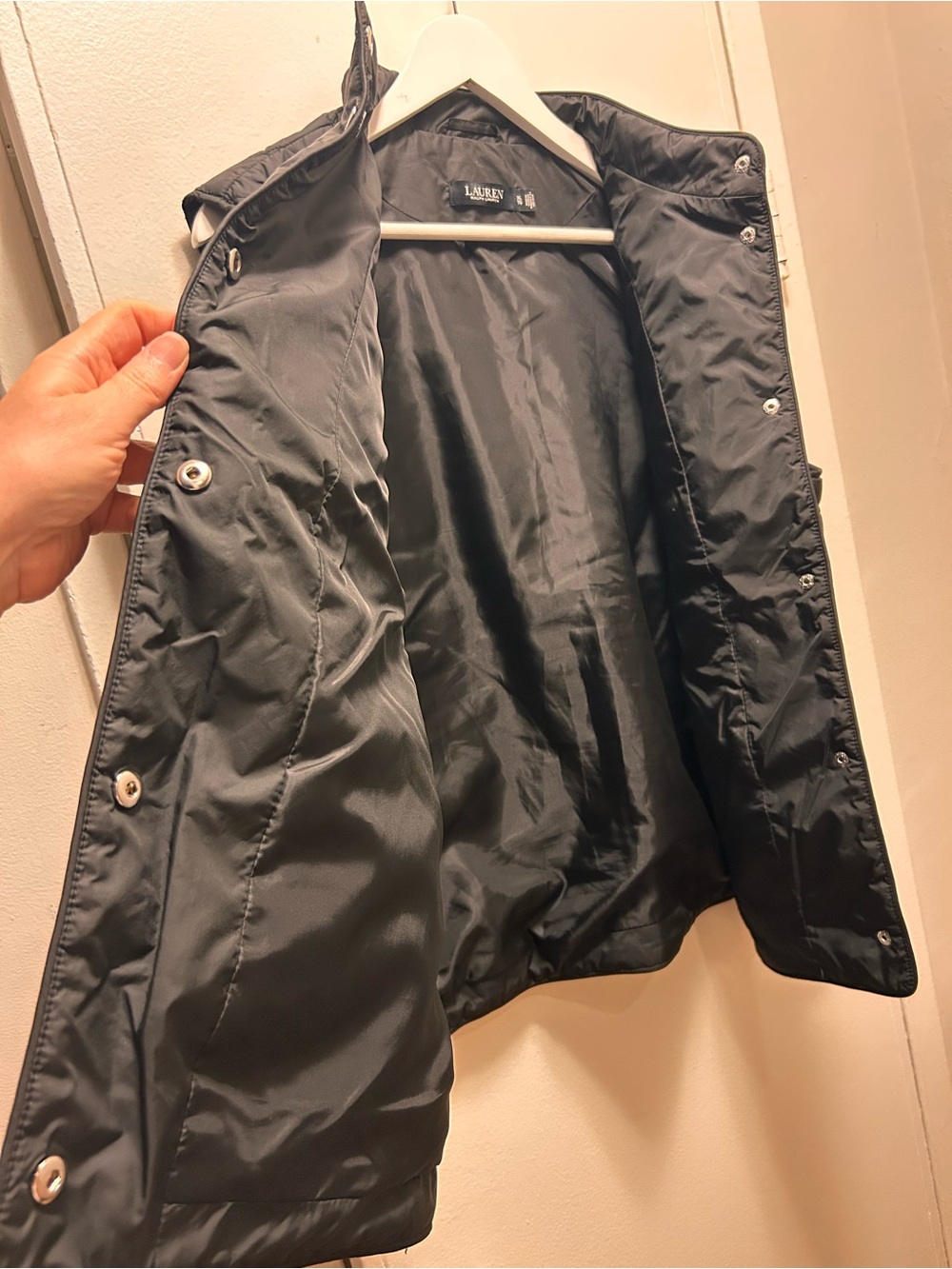 Ralph Lauren Black Quilted Sleeveless Vest with Crest - Picture 6 of 8